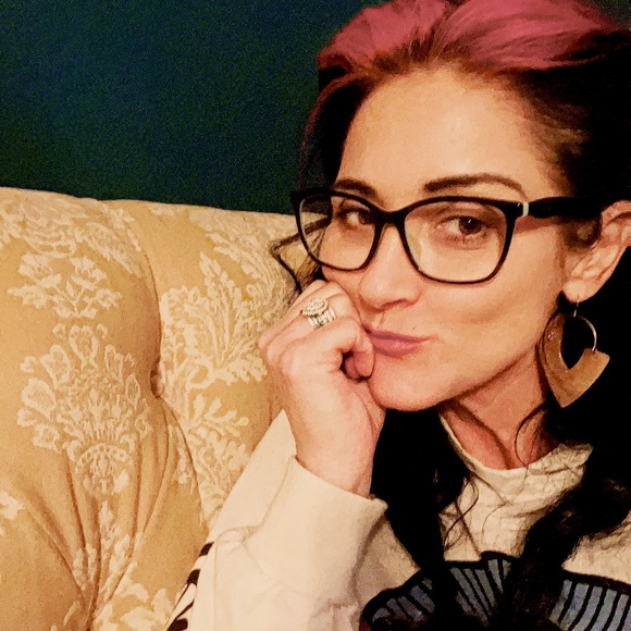 Meet your Posher, Jana - Picture 2 of 3